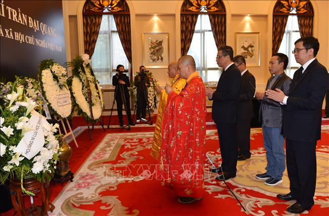 Trong ảnh: Hội tăng ni lưu học sinh Việt Nam tại Bắc Kinh đến viếng Chủ tịch nước Trần Đại Quang. Ảnh: Vĩnh Hà-Pv TTXVN tại Trung Quốc
