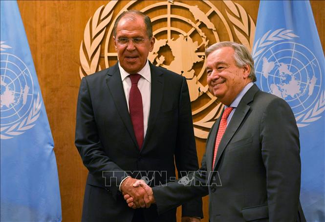 Trong ảnh: Tổng Thư ký Liên hợp quốc Antonio Guterres (phải) và Ngoại trưởng Nga Sergey Lavrov (trái) tại cuộc gặp ở New York ngày 27/9. Ảnh: AFP/TTXVN