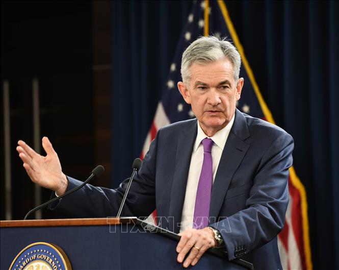 Ngày 26/9/2018, Ngân hàng Dự trữ Liên bang Mỹ (FED) đã tăng lãi suất lần thứ 3 trong năm nay, thêm 0,25 điểm phần trăm, lên mức 2,0 - 2,25%. Trong ảnh: Chủ tịch FED Jerome Powell trong cuộc họp báo về việc tăng lãi suất tại Washington DC., ngày 26/9/2018. Ảnh: THX/ TTXVN