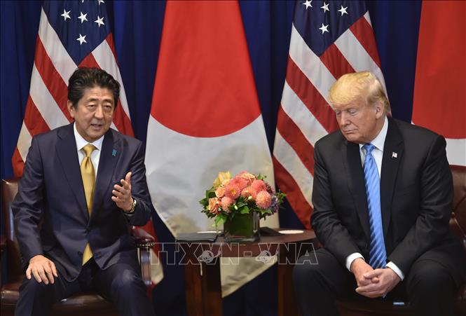 Ngày 26/9/2018, tại cuộc gặp bên lề Khóa họp 73 Đại hội đồng Liên hợp quốc ở New York, Mỹ, Tổng thống Mỹ Donald Trump (phải) và Thủ tướng Nhật Bản Shinzo Abe (trái) nhất trí bắt đầu đàm phán về một thỏa thuận thương mại song phương, tái khẳng định tầm quan trọng của mối quan hệ 
