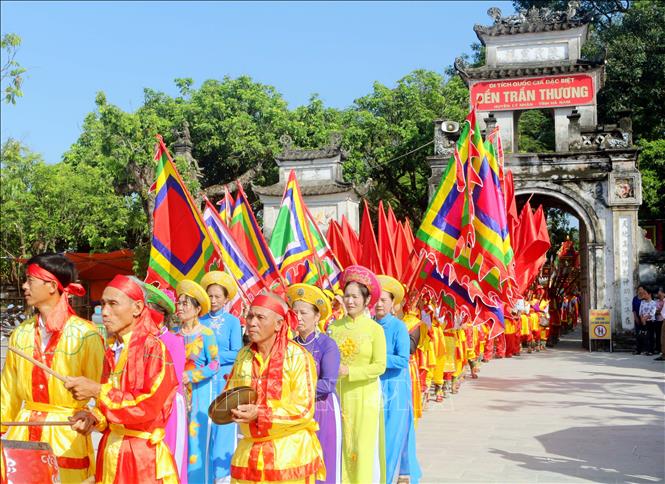 Lễ rước kiệu tại ngày tổ chức Lễ Kị Nhật Quốc Công Tiết Chế Hưng Đạo Vương Trần Quốc Tuấn và khai mạc Lễ hội Đền Trần Thương năm 2018. Ảnh Đại Nghĩa- TTXVN