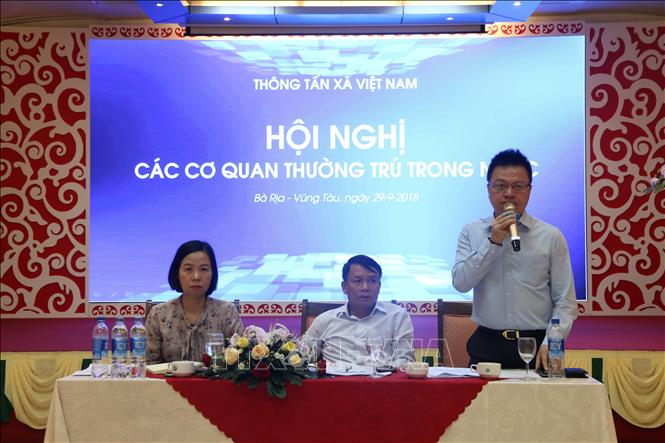 Đồng chí Lê Quốc Minh, Phó Tổng Giám đốc Thông Tấn xã Việt Nam chia sẻ với Hội nghị về thực trạng và xu hướng thông tin sắp tới. Ảnh: TTXVN