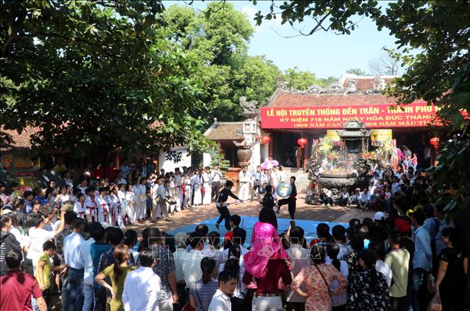 Trong ảnh: Biểu diễn võ thuật tại Lễ hội truyền thống đền Trần - Nam Định. Ảnh: Nguyễn Lành - TTXVN

