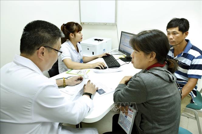 Trong ảnh: Bệnh viện Đa khoa tỉnh Bình Định đổi mới phong cách phục vụ đáp ứng sự hài lòng của người bệnh. Ảnh: Dương Ngọc – TTXVN