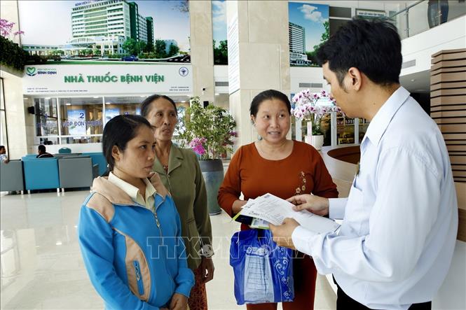 Trong ảnh: Bệnh viện Đa khoa tỉnh Bình Định đổi mới phong cách phục vụ đáp ứng sự hài lòng của người bệnh. Ảnh: Dương Ngọc – TTXVN