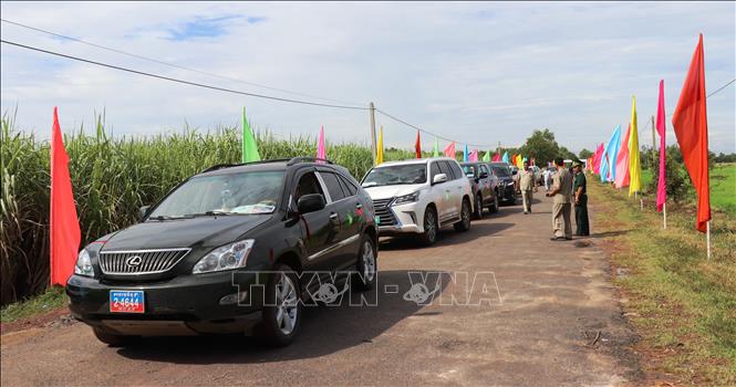 Trong ảnh : Quang cảnh lễ khai trương cửa khẩu Phước Tân. Ảnh : Lê Đức Hoảnh - TTXVN