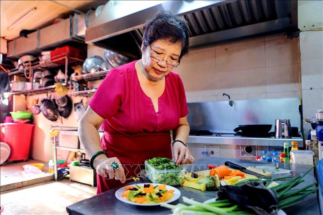 Trong ảnh: Các món ăn truyền thống do chính tay Nghệ nhân ẩm thực Phạm Thị Tuyết làm ra. Ảnh: Thành Đạt – TTXVN
