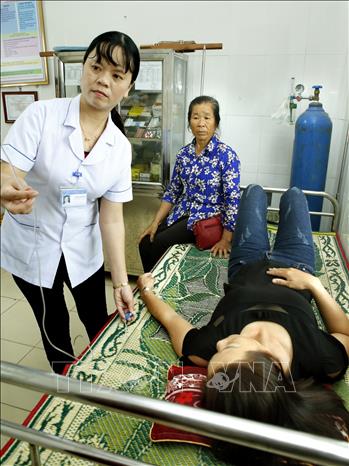 Trong ảnh: Trạm y tế xã Tượng Sơn, huyện Thạch Hà là một trong số trạm đạt tiêu chí quốc gia về y tế; mỗi năm khám hơn 3.000 lượt bệnh, trong đó 50% số bệnh nhân có thẻ Bảo hiểm y tế. Ảnh: Dương Ngọc - TTXVN