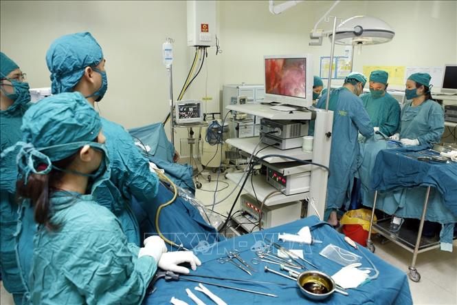 Trong ảnh: Bệnh viện Đa khoa Hà Tĩnh có hệ thống phòng mổ hiện đại đồng bộ đạt tiêu chuẩn, phẫu thuật khoảng 50 ca mổ/ngày. Ảnh: Dương Ngọc – TTXVN