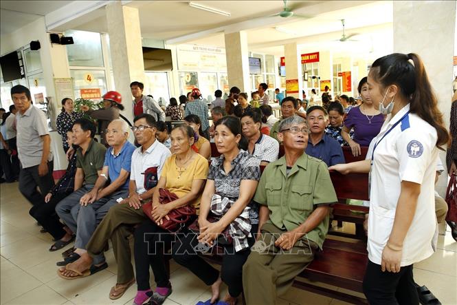 Trong ảnh: Bệnh viện Đa khoa Hà Tĩnh chú trọng công tác xã hội để hỗ trợ người bệnh khám chữa bệnh và vận động các nhà hảo tâm ủng hộ kinh phí giúp đỡ bệnh nhân có hoàn cảnh đặc biệt khó khăn. Ảnh: Dương Ngọc – TTXVN