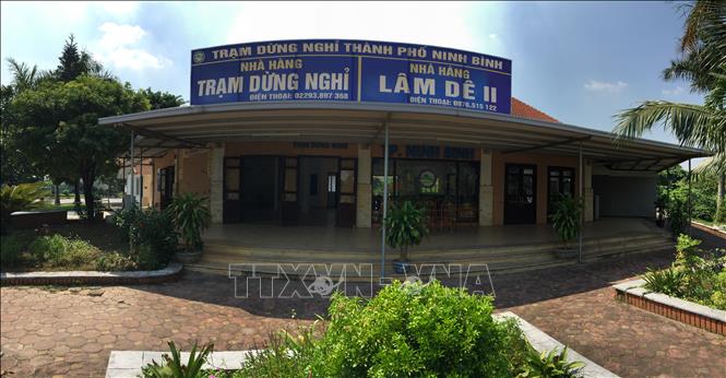 Trong ảnh: Quang cảnh đìu hiu vắng vẻ tại trạm dừng nghỉ Ninh Bình trên QL1B. Ảnh: Minh Đức - TTXVN