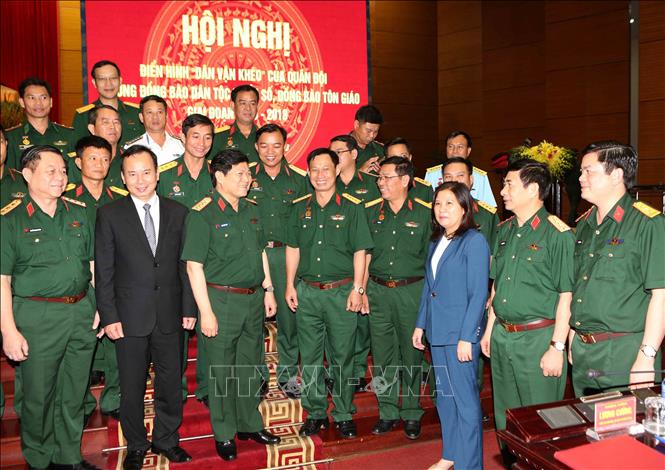 Trong ảnh: Đại tướng Ngô Xuân Lịch, Ủy viên Bộ Chính trị, Bộ trưởng Bộ Quốc phòng với các đại biểu. Ảnh: Dương Giang – TTXVN