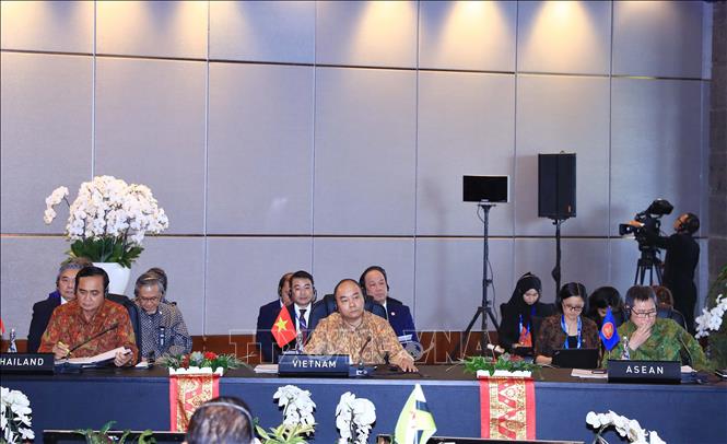 Trong ảnh: Thủ tướng Nguyễn Xuân Phúc và các trưởng đoàn tham dự cuộc gặp. Ảnh: Thống Nhất – TTXVN
