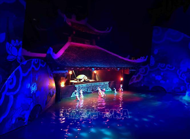 Trong ảnh: Một cảnh trong vở rối “Trê và Cóc” của Nhà hát múa Rối Việt Nam tham dự liên hoan. Ảnh: Thanh Tùng-TTXVN