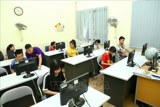 Trong ảnh: Lớp học vi tính tại Trung tâm Phục hồi chức năng Việt – Hàn. Ảnh: Minh Quyết – TTXVN