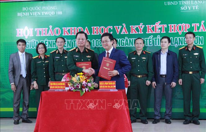 Trong ảnh: Bệnh viện Trung ương Quân đội 108 và ngành Y tế Lạng Sơn ký kết hợp tác. Ảnh: Quang Duy - TTXVN