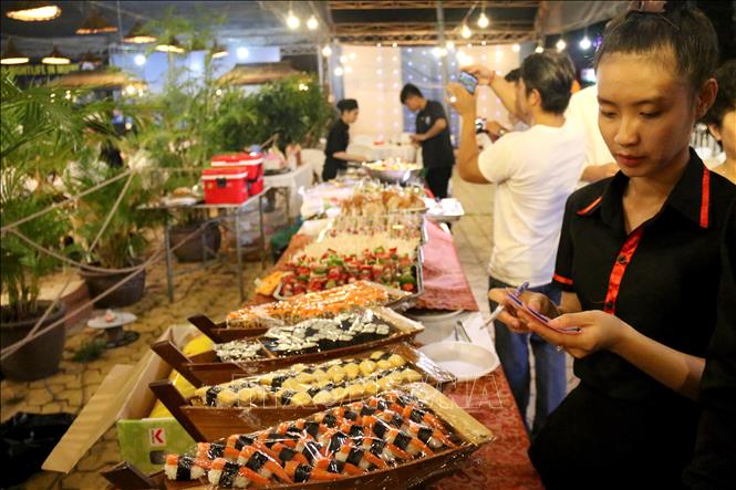 Trong ảnh: Một gian hàng tại liên hoan. Ảnh: Nguyễn Thanh – TTXVN