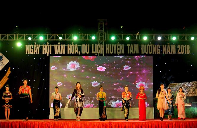 Trong ảnh: Phần thi người đẹp Mường Lự tại đêm bế mạc. Ảnh: Quý Trung – TTXVN