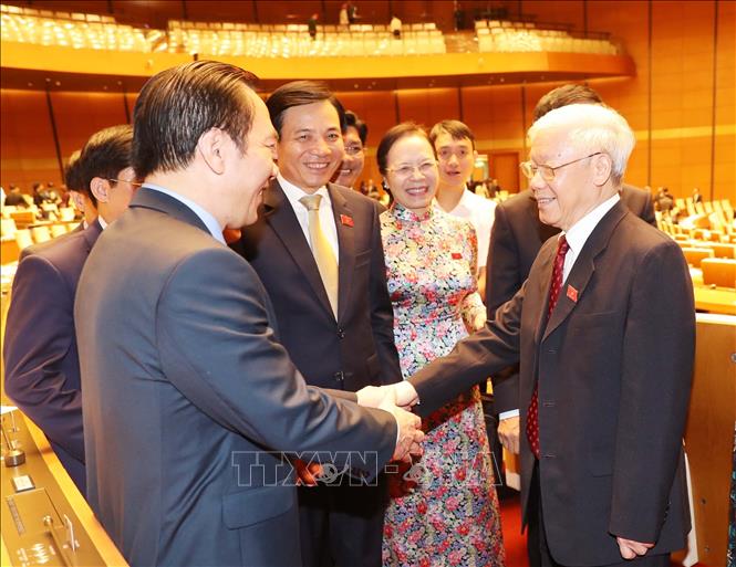 Trong ảnh: Tổng Bí thư Nguyễn Phú Trọng với các đại biểu Quốc hội dự khai mạc Kỳ họp thứ sáu, Quốc hội khóa XIV. Ảnh: Trọng Đức - TTXVN
