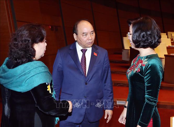 Trong ảnh: Thủ tướng Nguyễn Xuân Phúc và các đại biểu dự khai mạc Kỳ họp thứ sáu, Quốc hội khóa XIV. Ảnh: Thống Nhất – TTXVN
