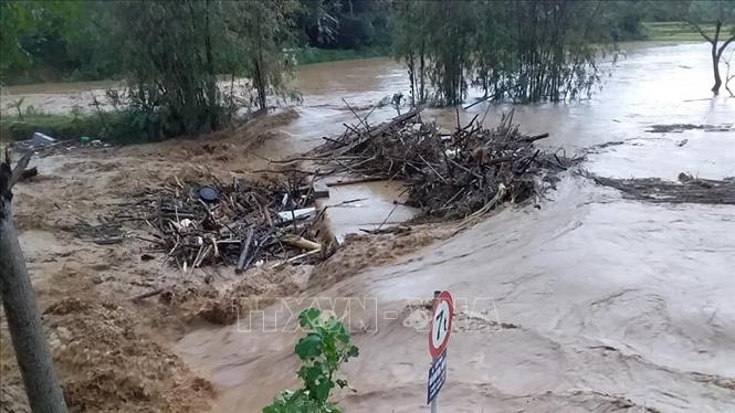 Trong ảnh: Mưa lũ gây ngập úng nhiều khu vực tại Nghĩa Đô, huyện Bảo Yên. Ảnh: Hồng Ninh - TTXVN