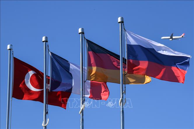 Hội nghị thượng đỉnh và quốc kỳ Đức: Hình ảnh về Hội nghị thượng đỉnh và quốc kỳ Đức mang đến không chỉ bức tranh tuyệt đẹp về quốc kỳ Đức, mà còn là một biểu tượng về sự phát triển đầy tiềm năng và sự đoàn kết của cộng đồng quốc tế. Truy cập hình ảnh này ngay để cảm nhận về sự đoàn kết vô hình giữa các quốc gia!
