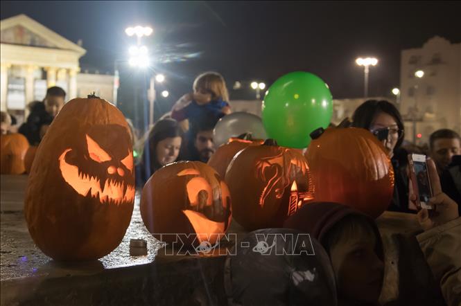 Trong ảnh: Trưng bày các tác phẩm điêu khắc tại Lễ hội bí ngô Halloween ở Budapest, Hungary ngày 27/10/2018 nhằm chào đón lễ hội Halloween. Ảnh: THX/ TTXVN