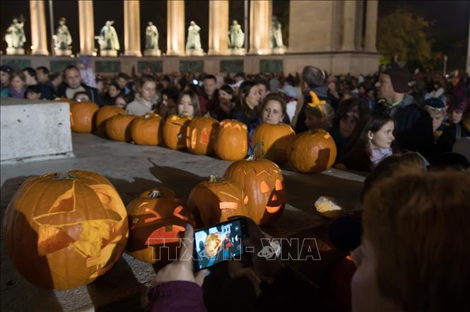 Trong ảnh: Bí ngô được trang trí tại Lễ hội bí ngô Halloween ở Budapest, Hungary ngày 27/10/2018 nhằm chào đón lễ hội Halloween. Ảnh: THX/ TTXVN