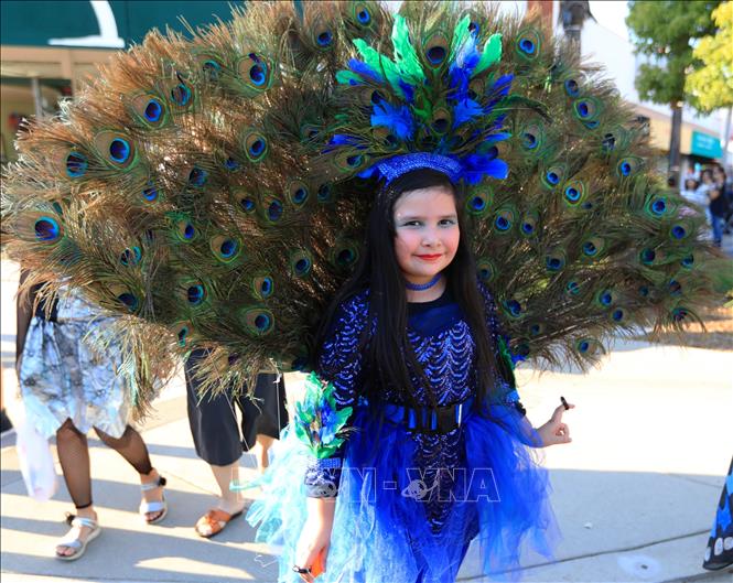 Trong ảnh: Một em nhỏ mặc phục trang tham gia lễ diễu hành Halloween tại Los Angeles, Mỹ ngày 27/10/2018. Ảnh: THX/ TTXVN
