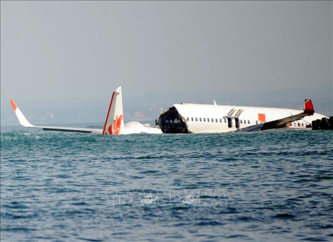 Trong ảnh (tư liệu): Các mảnh vỡ máy bay Boeing 737 của Hãng hàng không Lion Air trong một vụ tai nạn gần Denpasar, Indonesia ngày 14/4/2013. Ảnh: AFP/ TTXVN