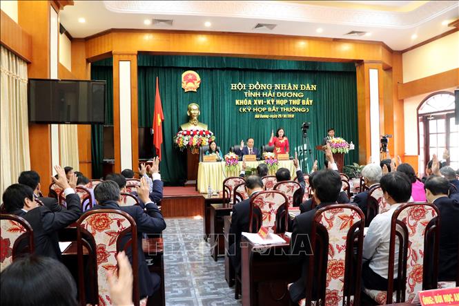 Trong ảnh: Các đại biểu HĐND tỉnh Hải Dương biểu quyết thông qua các Nghị quyết
Ảnh: Mạnh Tú - TTXVN