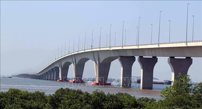 Photo: An overview of Dinh Vu- Cat Hai Bridge. VNA Photo: An Đăng