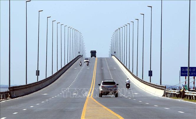 Photo: An overview of Dinh Vu- Cat Hai Bridge. VNA Photo: An Đăng