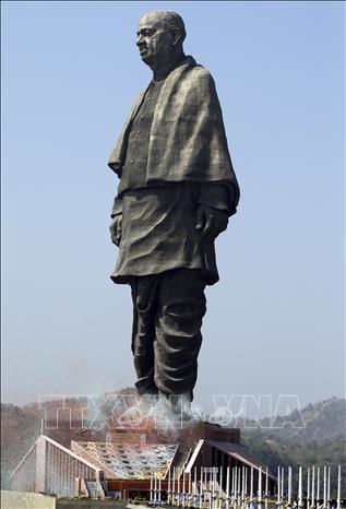 Trong ảnh: Bức tượng Sardar Vallabhbhai Patel tại làng Kevadiya, quận Narmada, bang Gujarat, Ấn Độ ngày 31/10/2018. Ảnh: THX/ TTXVN