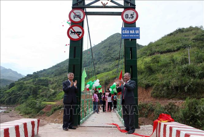Trong ảnh: Cầu treo dân sinh Nà Ui, xã Nậm Sỏ  do Công ty Nhựa Thiếu niên Tiền Phong tài trợ. Ảnh: Quý Trung – TTXVN
