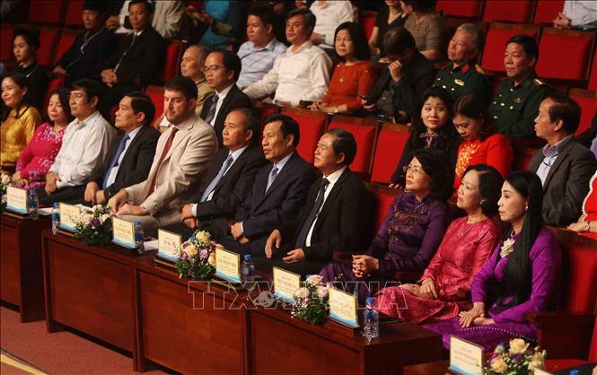 Trong ảnh: Đồng chí Trương Thị Mai, Ủy viên Bô Chính trị, trưởng Ban dân vận Trung ương; Phó Chủ tịch nước Đặng Ngọc Thịnh; Đại tướng, Phó Chủ tịch Quốc hội Đỗ Bá Tỵ cùng các đại biểu dự lễ khai mạc. Ảnh: Thanh Tùng-TTXVN