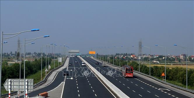 Trong ảnh: Dự án cao tốc Hạ Long - Hải Phòng có chiều dài toàn tuyến 25 km. Ảnh: Huy Hùng - TTXVN
