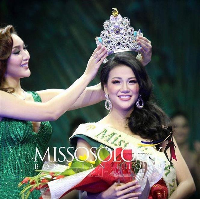 Trong ảnh: Nguyễn Phương Khánh trong giây phút đăng quang ngôi Hoa hậu Trái Đất 2018. Ảnh: TTXVN phát