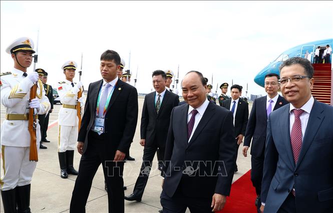 Trong ảnh: Lễ đón Thủ tướng Nguyễn Xuân Phúc  tại sân bay Hồng Kiều, Thượng Hải. Ảnh: Thống Nhất – TTXVN