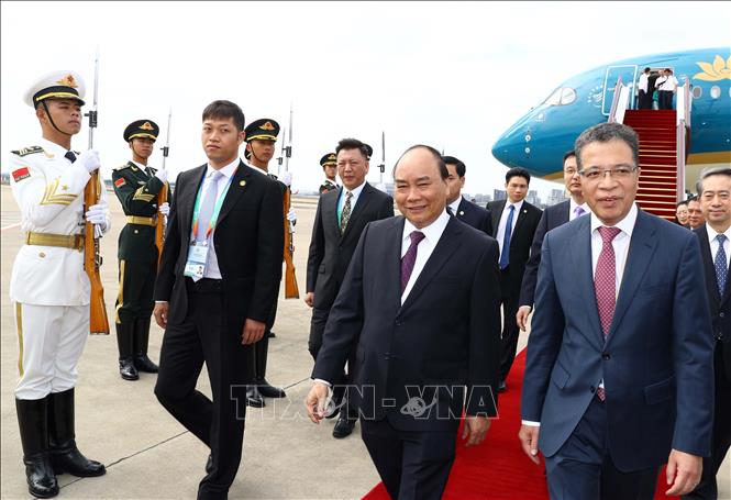 Trong ảnh: Lễ đón Thủ tướng Nguyễn Xuân Phúc  tại sân bay Hồng Kiều, Thượng Hải. Ảnh: Thống Nhất - TTXVN