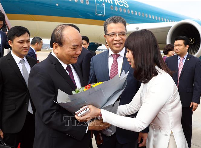  Trong ảnh: Lễ đón Thủ tướng Nguyễn Xuân Phúc  tại sân bay Hồng Kiều, Thượng Hải. Ảnh: Thống Nhất - TTXVN