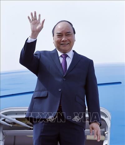 Trong ảnh:Thủ tướng Nguyễn Xuân Phúc đến sân bay Hồng Kiều, Thượng Hải. Ảnh: Thống Nhất – TTXVN
