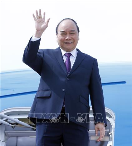 Trong ảnh: Thủ tướng Nguyễn Xuân Phúc đến sân bay Hồng Kiều, Thượng Hải. Ảnh: Thống Nhất – TTXVN