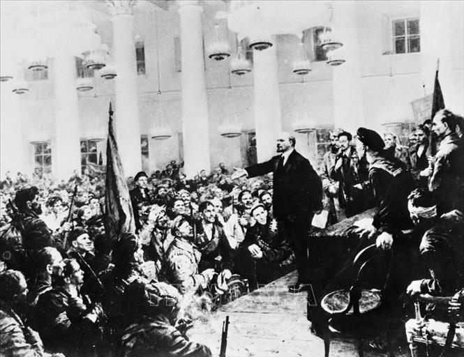 Trong ảnh: Ngay trong đêm 7/11/1917, Đại hội các Xô Viết được triệu tập, thành lập Chính quyền Xô Viết do V.I.Lenin đứng đầu. Ảnh: Tư liệu TTXVN   