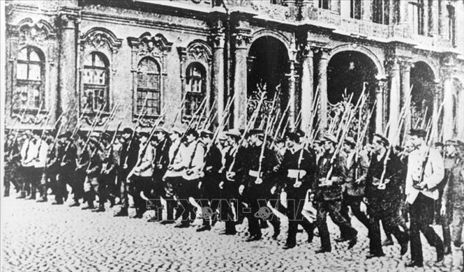 Trong ảnh: Các đơn vị Hồng quân thời kỳ đầu cách mạng (1917). Ảnh: Tư liệu TTXVN