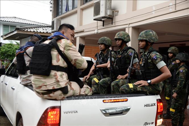 Trong ảnh: Binh sĩ Thái Lan tuần tra tại tỉnh Narathiwat, miền nam Thái Lan, ngày 5/11. Ảnh: AFP/TTXVN