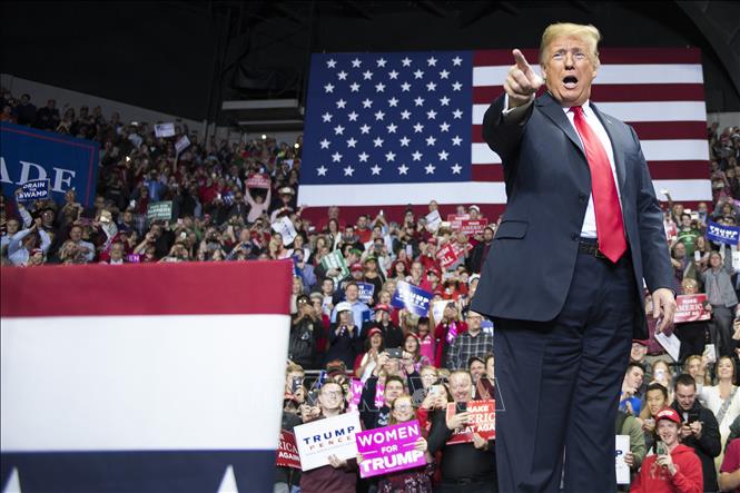 Trong ảnh: Tổng thống Mỹ Donald Trump trong cuộc vận động bầu cử Quốc hội giữa nhiệm kỳ tại Fort Wayne, Indiana ngày 5/11/2018. Ảnh: AFP/ TTXVN 