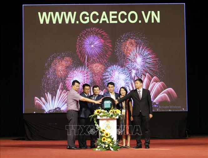 Trong ảnh: Nghi lễ ra mắt trang thương mại điện tử www.gcaeco.vn. Ảnh: Trần Việt - TTXVN