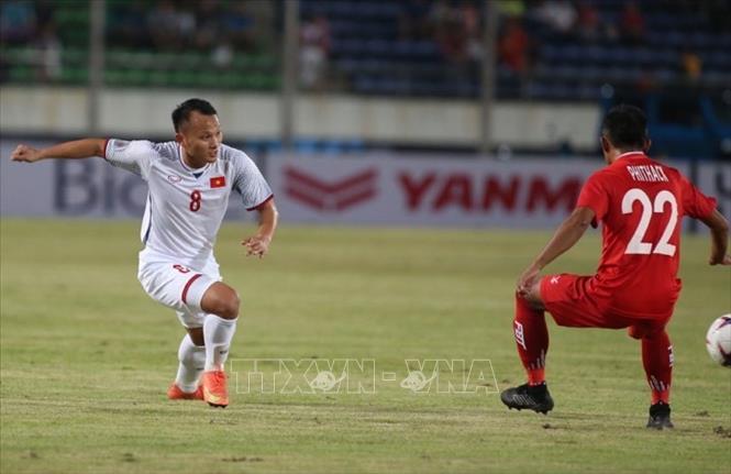 Trong ảnh: Cầu thủ Trọng Hoàng nỗ lực thi đấu. Ảnh: Minh Tiến-TTXVN