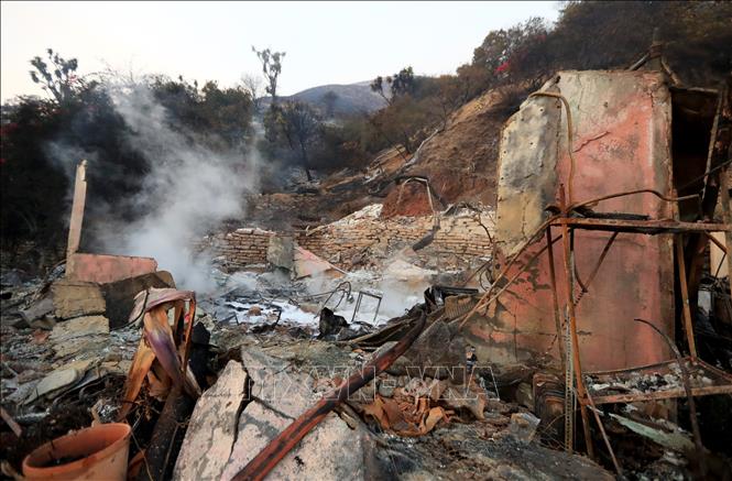 Trong ảnh: Cảnh tàn phá do cháy rừng tại Malibu, California, Mỹ ngày 10/11/2018. Ảnh: THX/ TTXVN